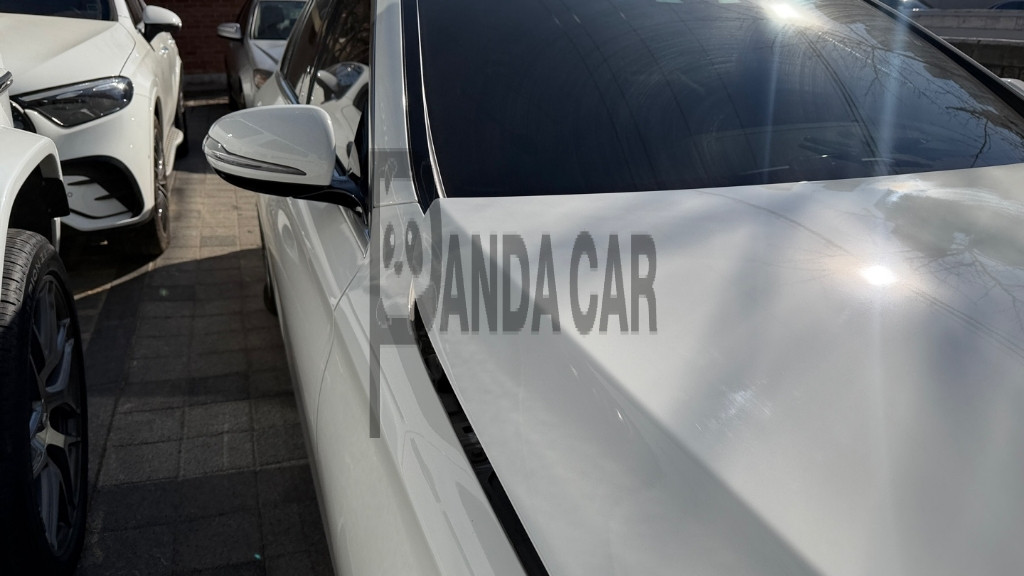 2021 Mercedes-Benz E250, photograph 2