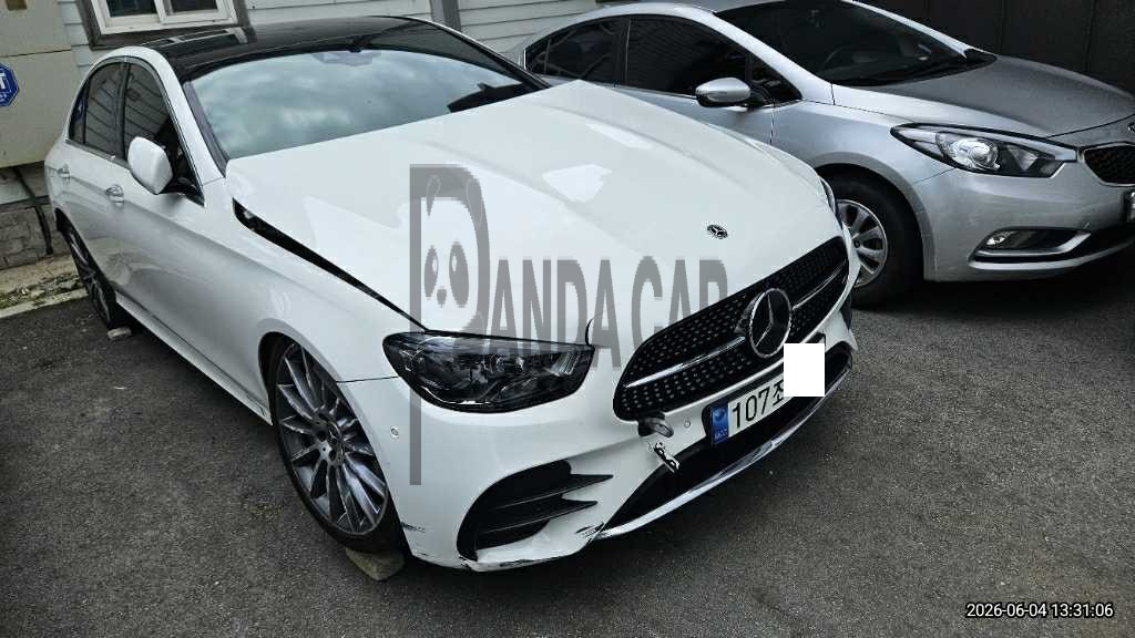 2022 Mercedes-Benz E350 4MATIC, photograph 2