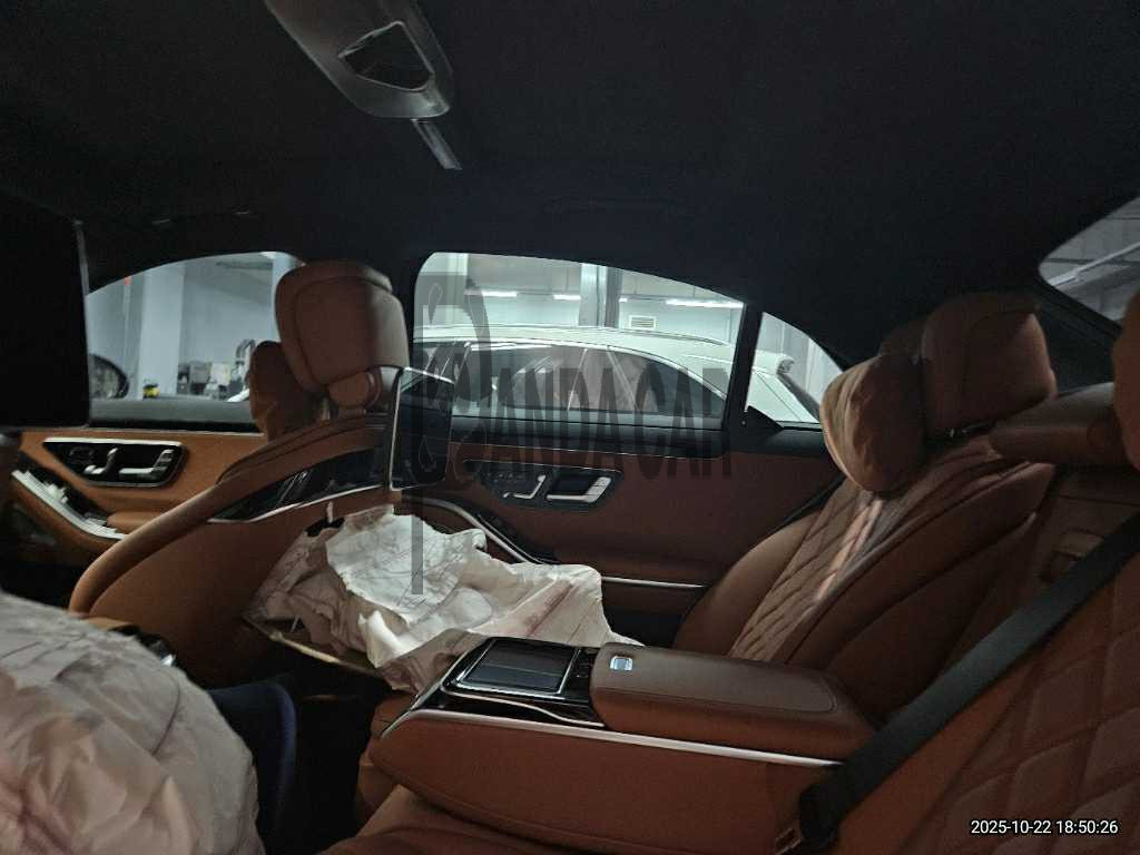 2022 Mercedes-Benz S580 4MATIC, photograph 2