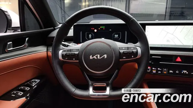 Kia K5 1.6 Turbo — photo 1 of 20