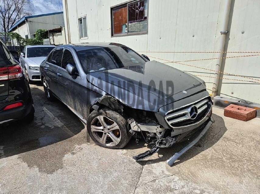 2017 Mercedes-Benz E200, photograph 4