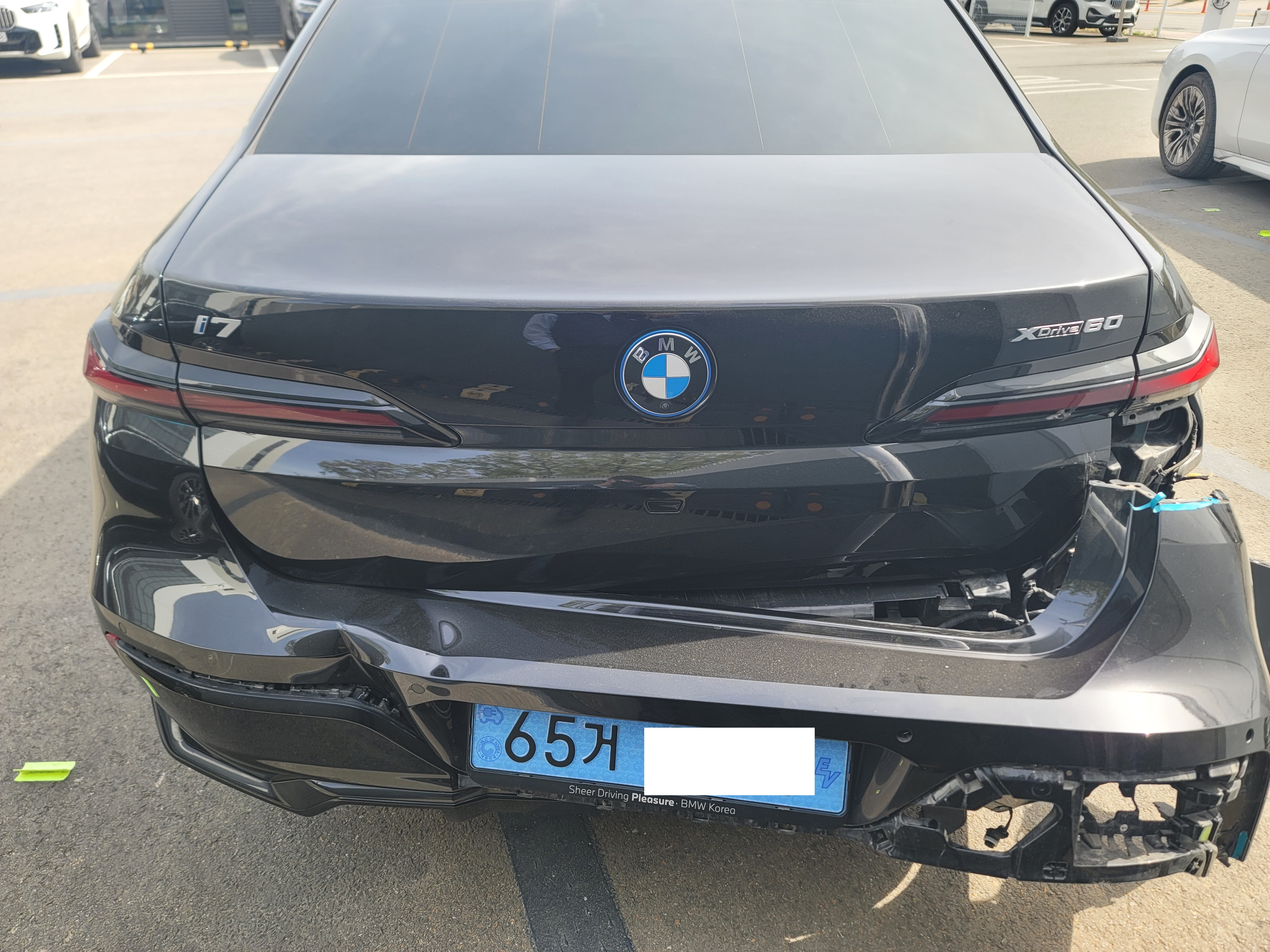 2024 BMW i7 xDrive60, photograph 2