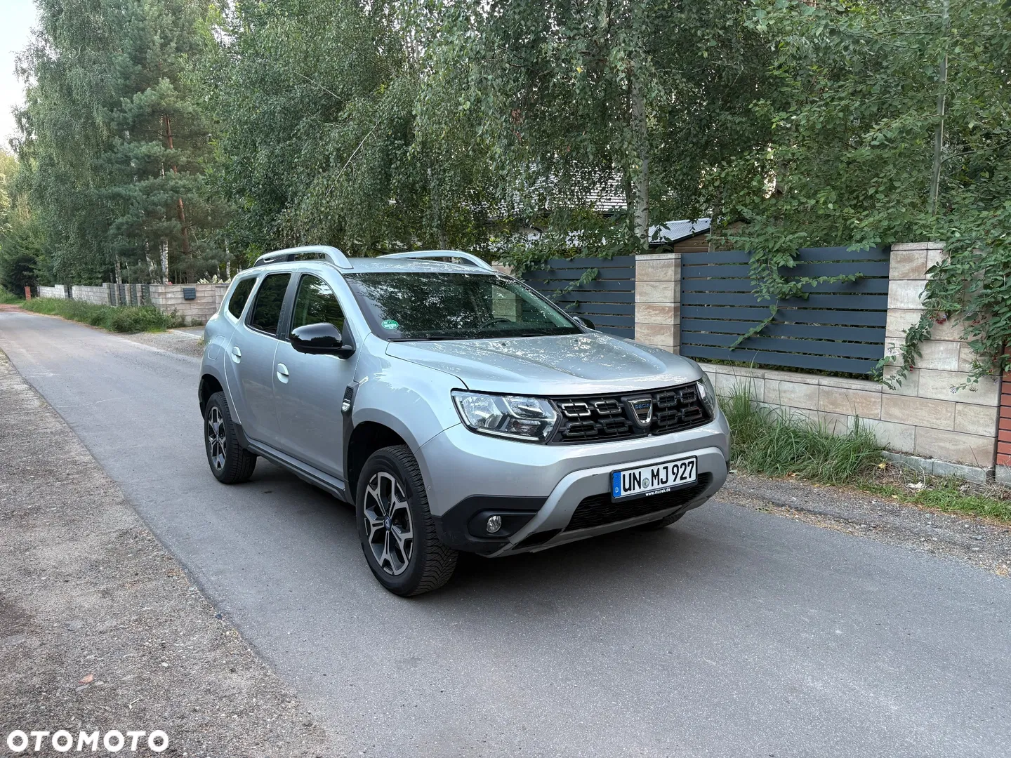 Dacia Duster TCe 100 2WD Celebration — photo 1 of 29