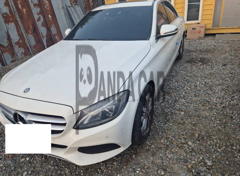 2017 Mercedes-Benz C200, photograph 2