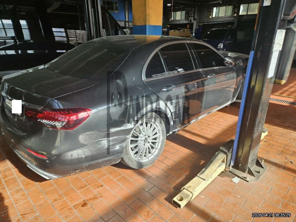 2022 Mercedes-Benz E250, photograph 3
