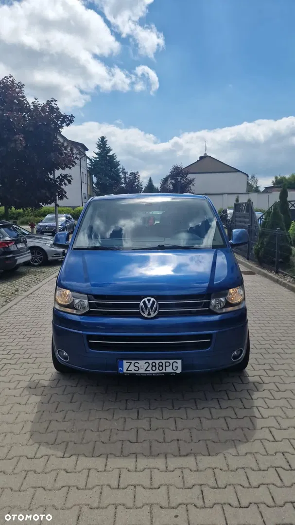 2010 Volkswagen Multivan, photograph 3