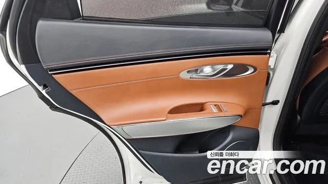 Genesis GV70 2.5T Gasoline AWD — photo 1 of 33