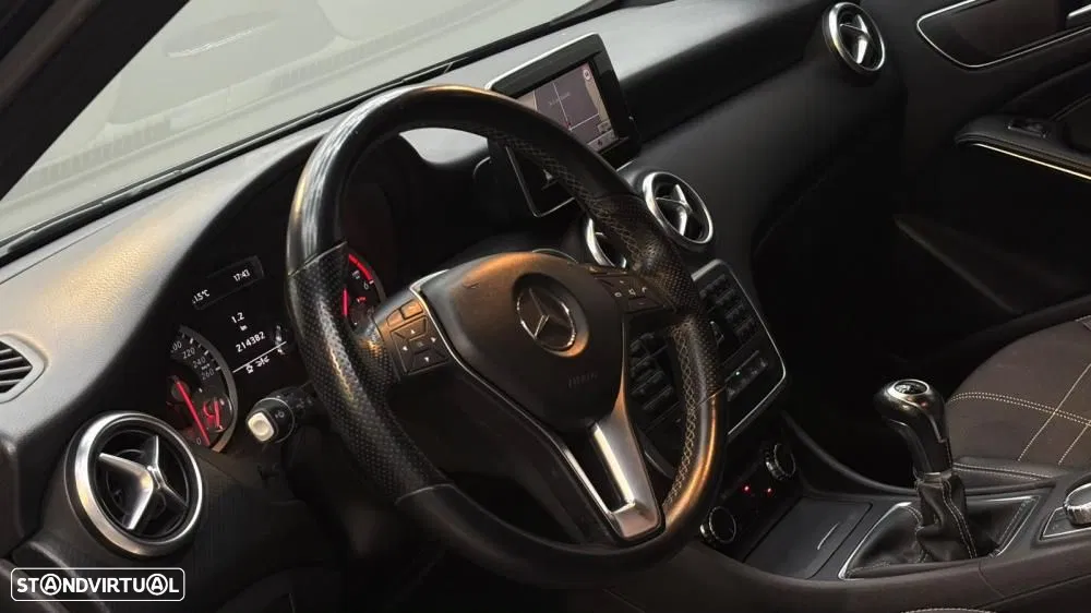 2013 Mercedes-Benz Classe A CDI (BlueEFFICIENCY) Urban, photograph 2