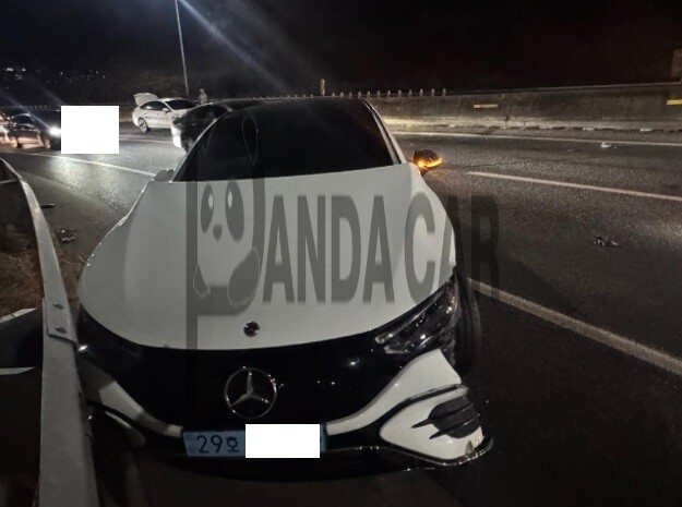 2023 Mercedes-Benz EQE350 4MATIC, photograph 1