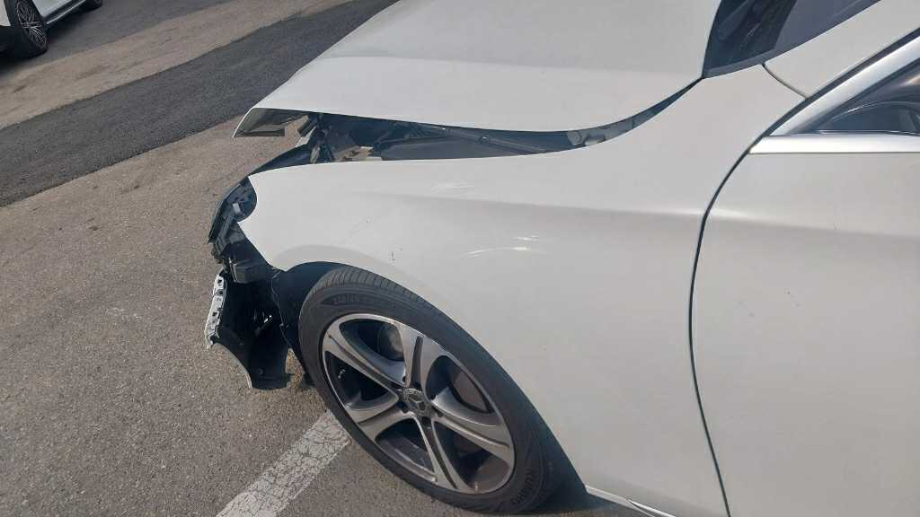 2020 Mercedes-Benz E 300, photograph 5