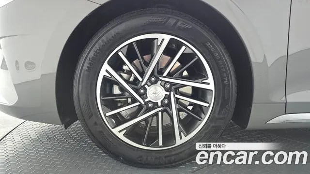 Hyundai Grandeur 2.5 — photo 1 of 32