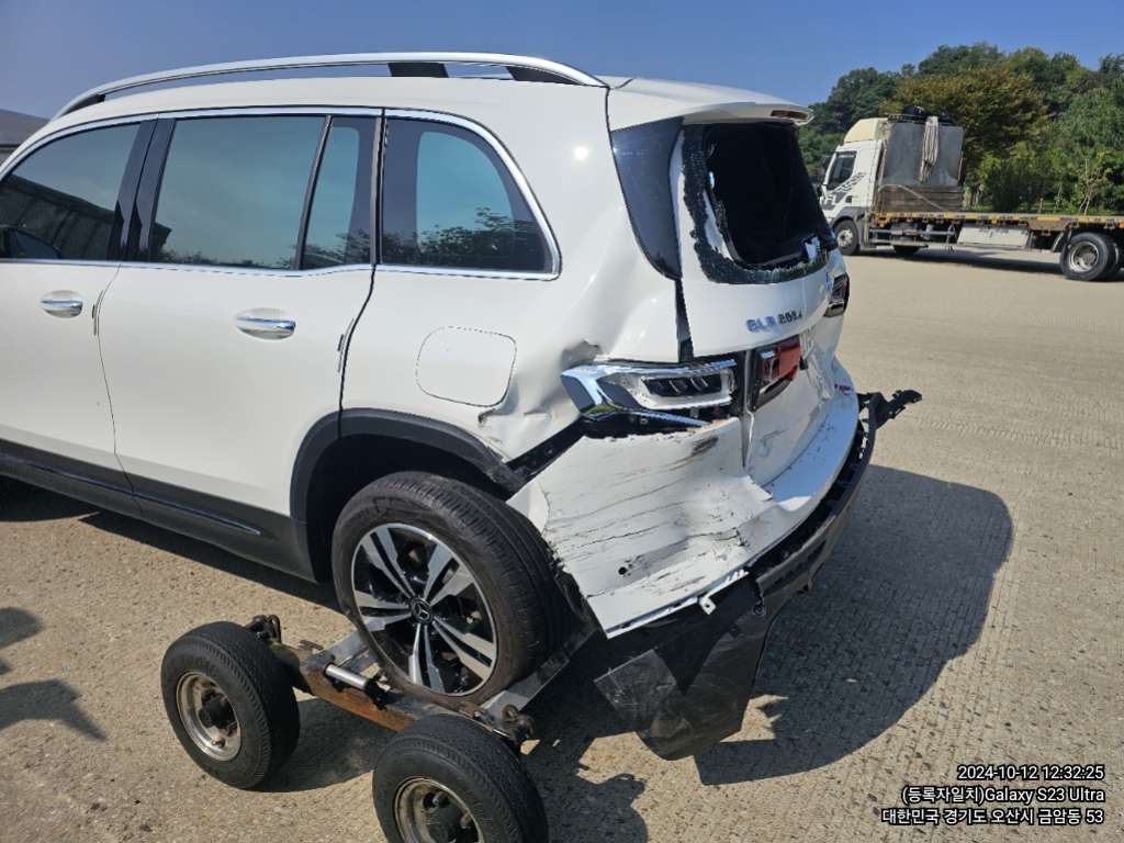 2023 Mercedes-Benz GLB200 d model 2023, photograph 3