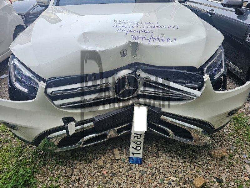 2022 Mercedes-Benz GLC220 d 4MATIC, photograph 3