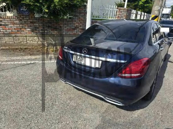 2017 Mercedes-Benz C200, photograph 1