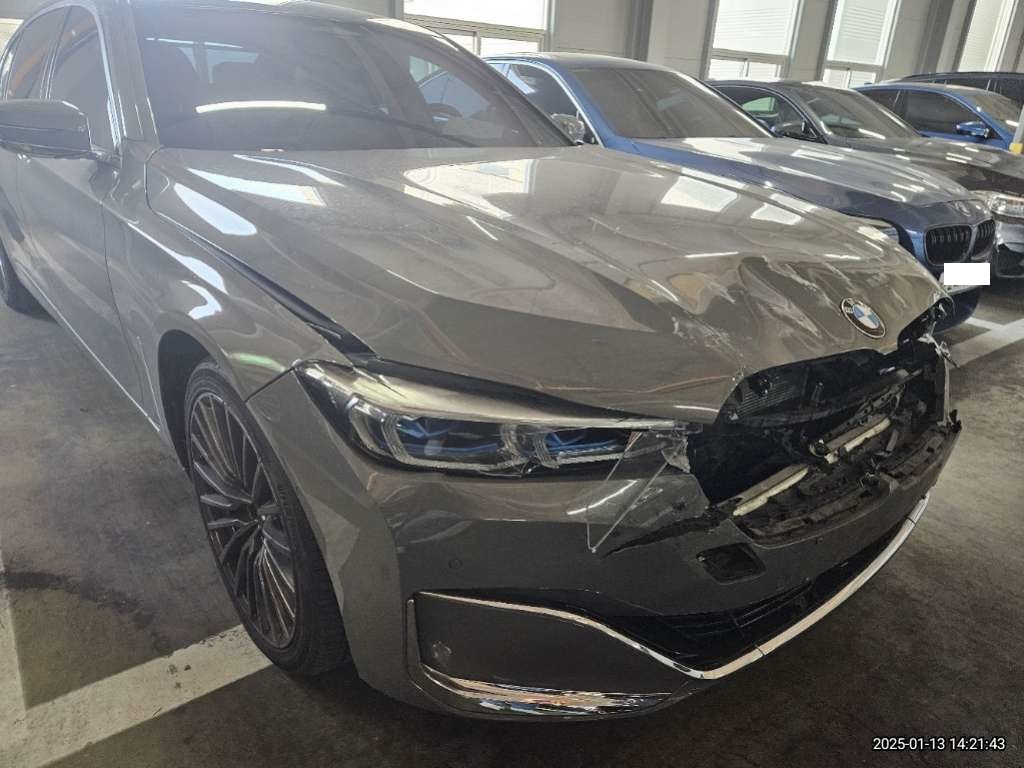 2020 BMW 730Ld xDrive Design Pure Excellence, photograph 2