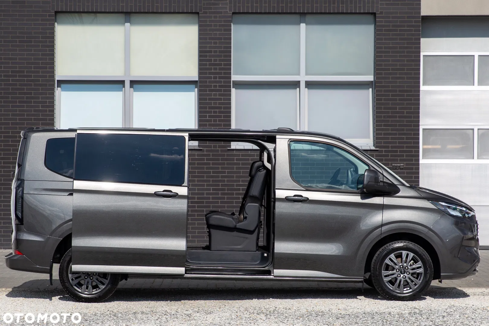 2025 Ford Tourneo Custom, photograph 6