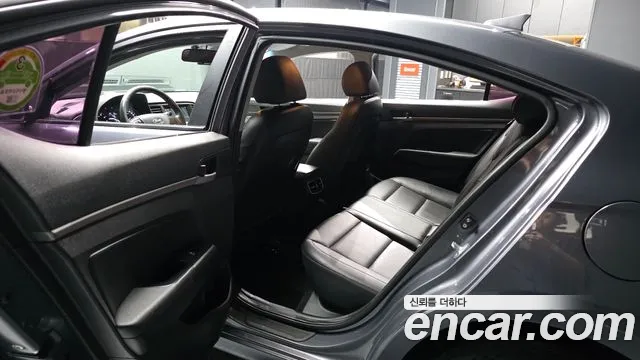 2016 Hyundai AVANTE 1.6 GDI Smart, photograph 6