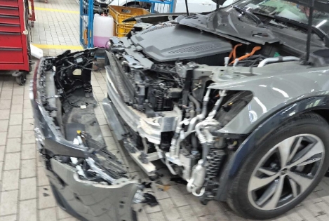 2024 Audi Q8 55 e-tron quattro, photograph 5