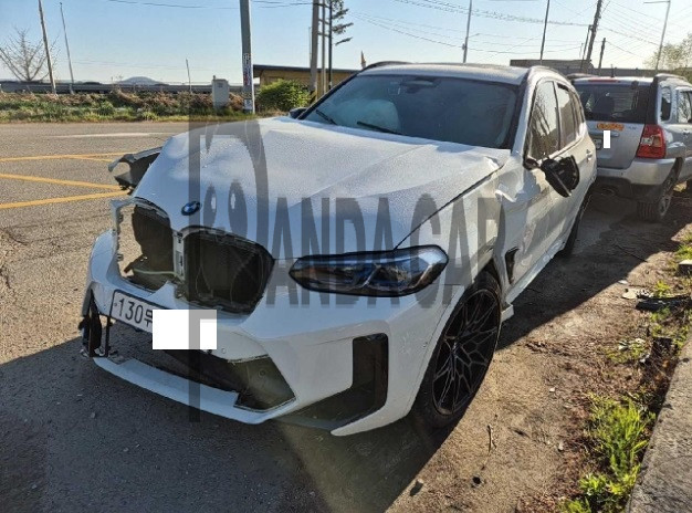 2022 BMW X3 M Competition, photograph 2