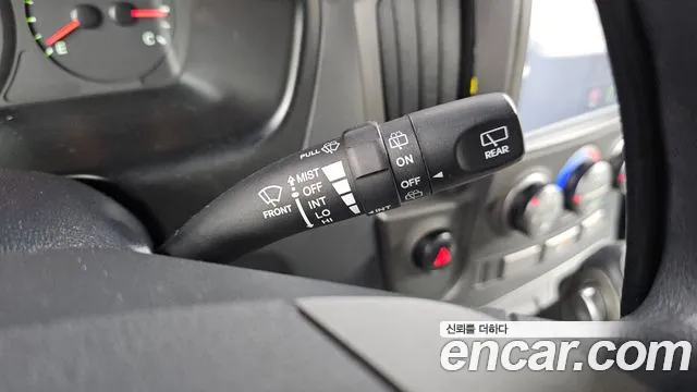 2013 Hyundai Starex 5-Seater VAN, photograph 5