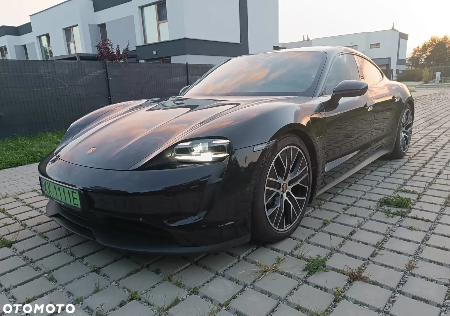 2023 Porsche Taycan, photograph 1
