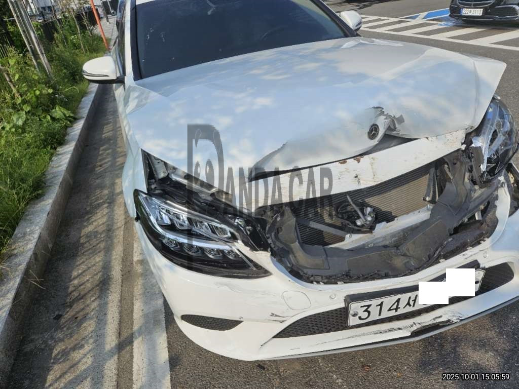 2019 Mercedes-Benz Benz C 200, photograph 3