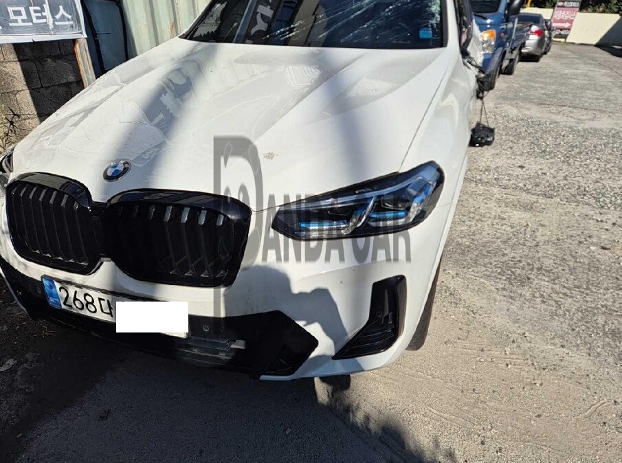2022 BMW X3 xDrive20i, photograph 1