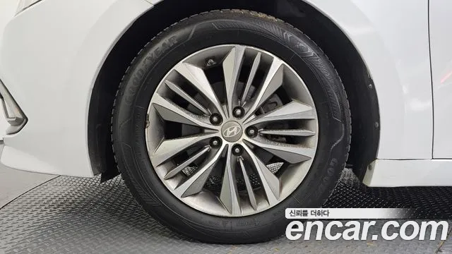 2015 Hyundai Grandeur HG240 Modern, photograph 5