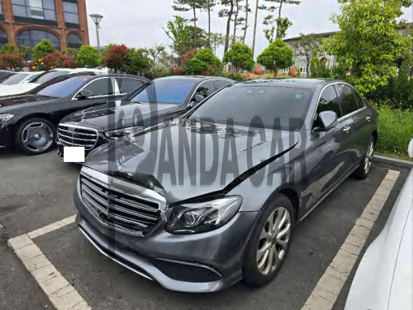 2019 Mercedes-Benz E300, photograph 5
