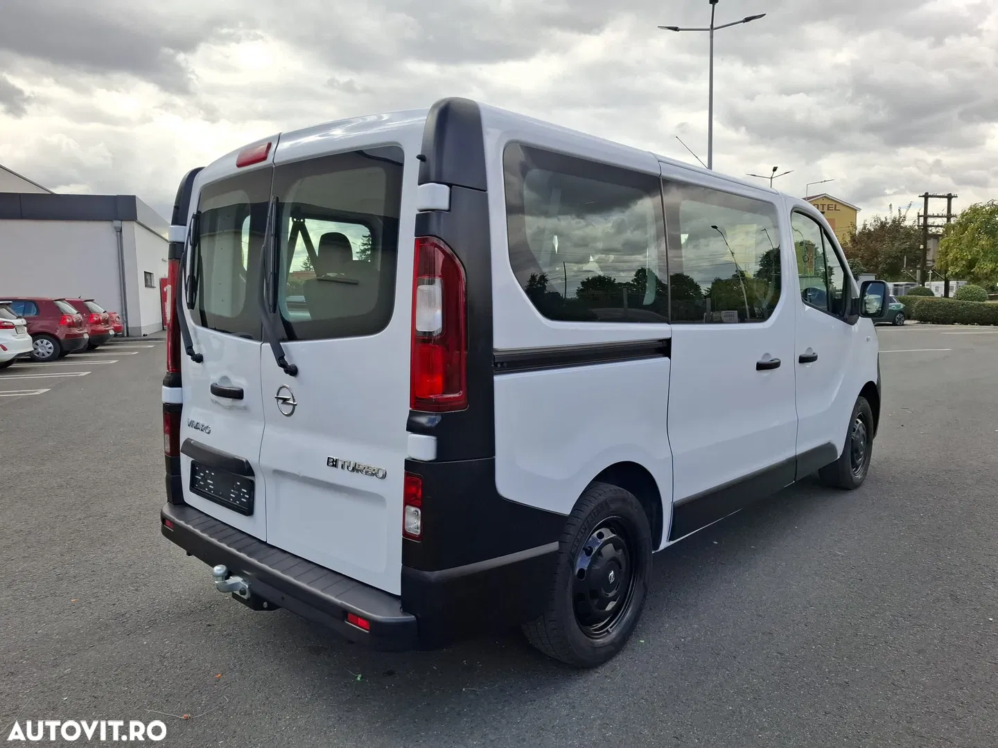 2017 Opel Vivaro L1H1 S&S Tourer, photograph 4