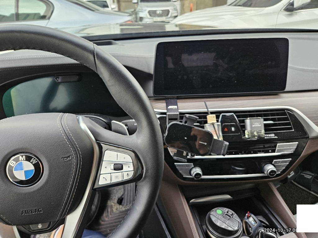 2021 BMW 630i xDrive, photograph 2