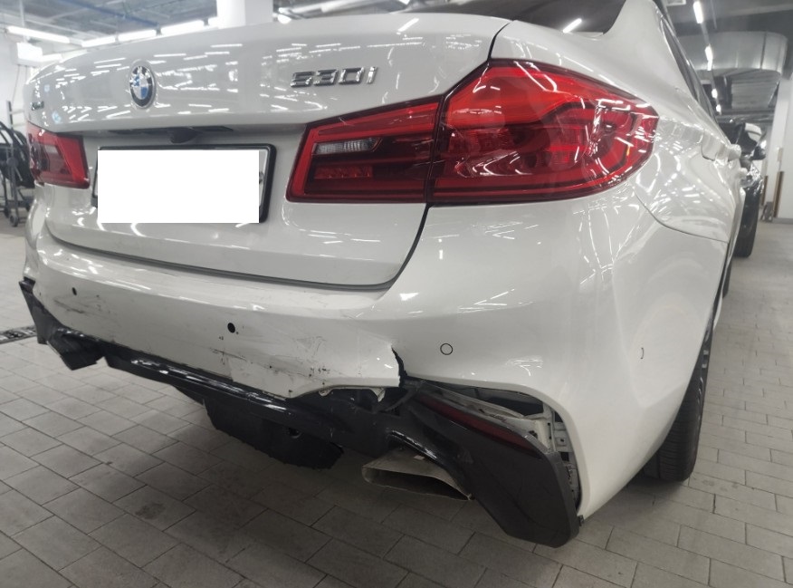 2020 BMW 530i xDrive M Sport Package, photograph 3