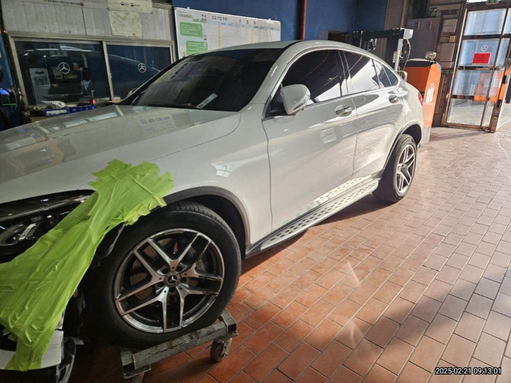 2018 Mercedes-Benz GLC220 d 4Matic Coupe, photograph 4