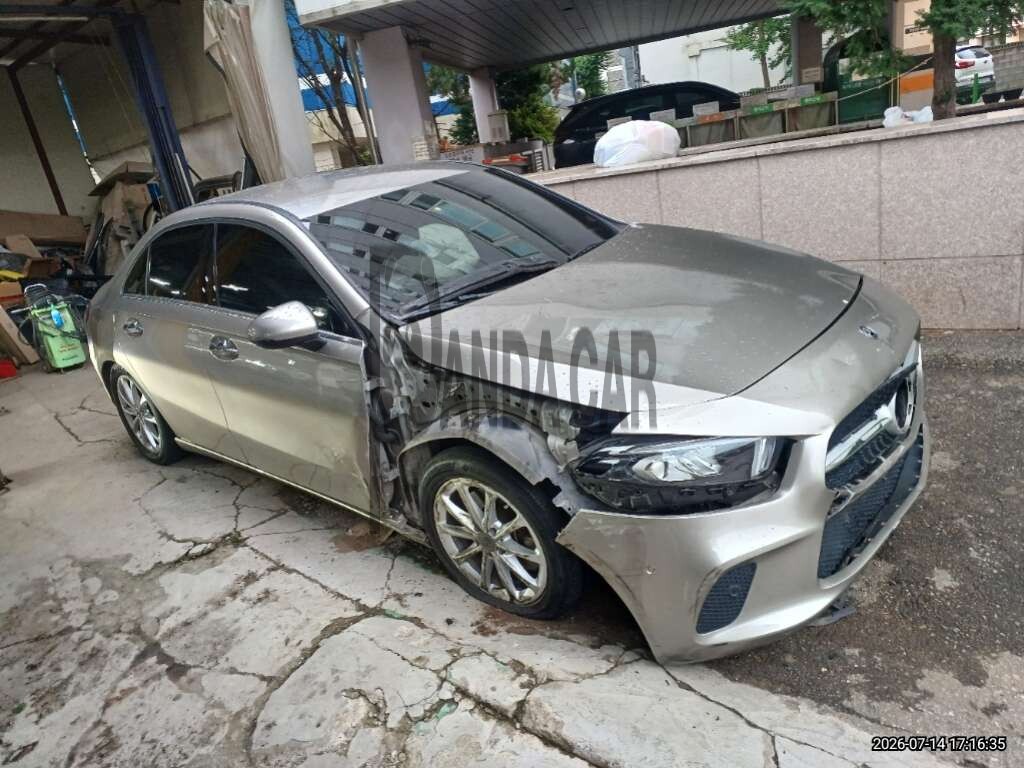 2020 Mercedes-Benz A220 Sedan, photograph 4