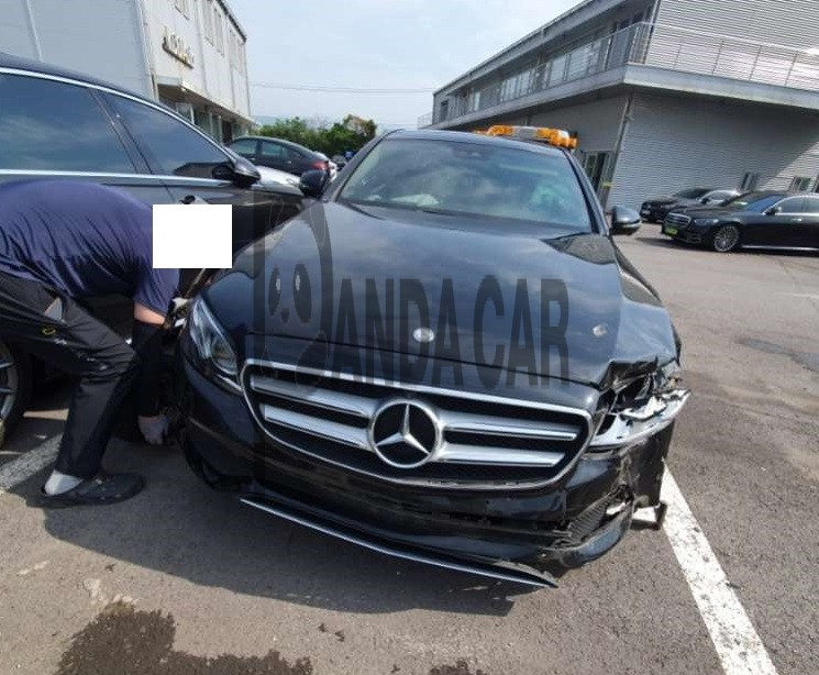 2017 Mercedes-Benz E300 4Matic, photograph 1