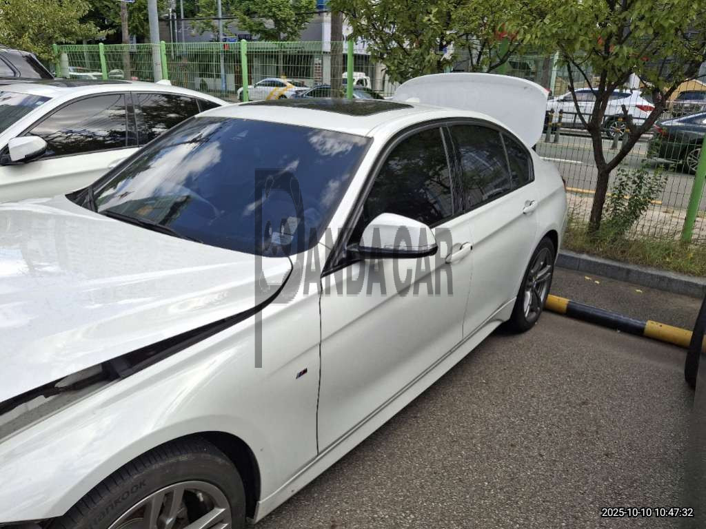 2018 BMW 320i, photograph 2