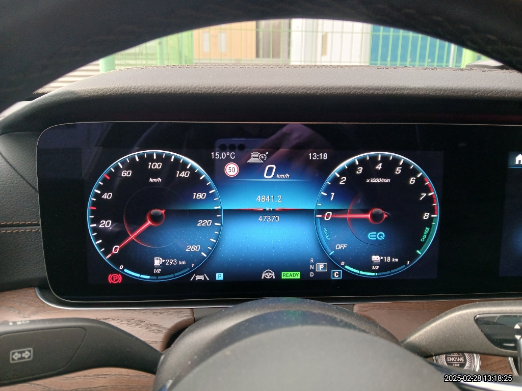 2021 Mercedes-Benz E300 e 4MATIC, photograph 3