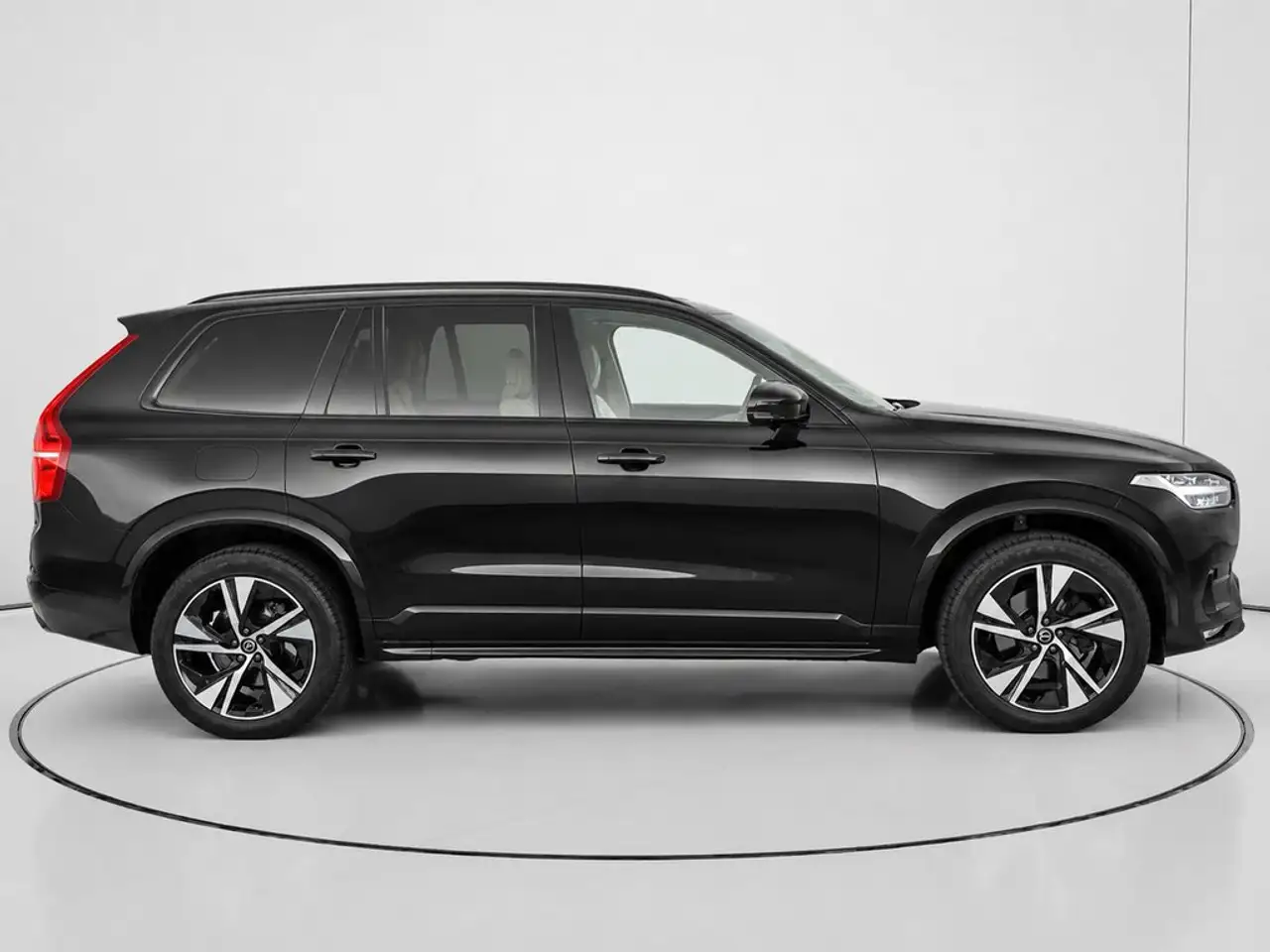 2022 Volvo XC90 B5 R-Design 7pl. AWD Aut., photograph 2
