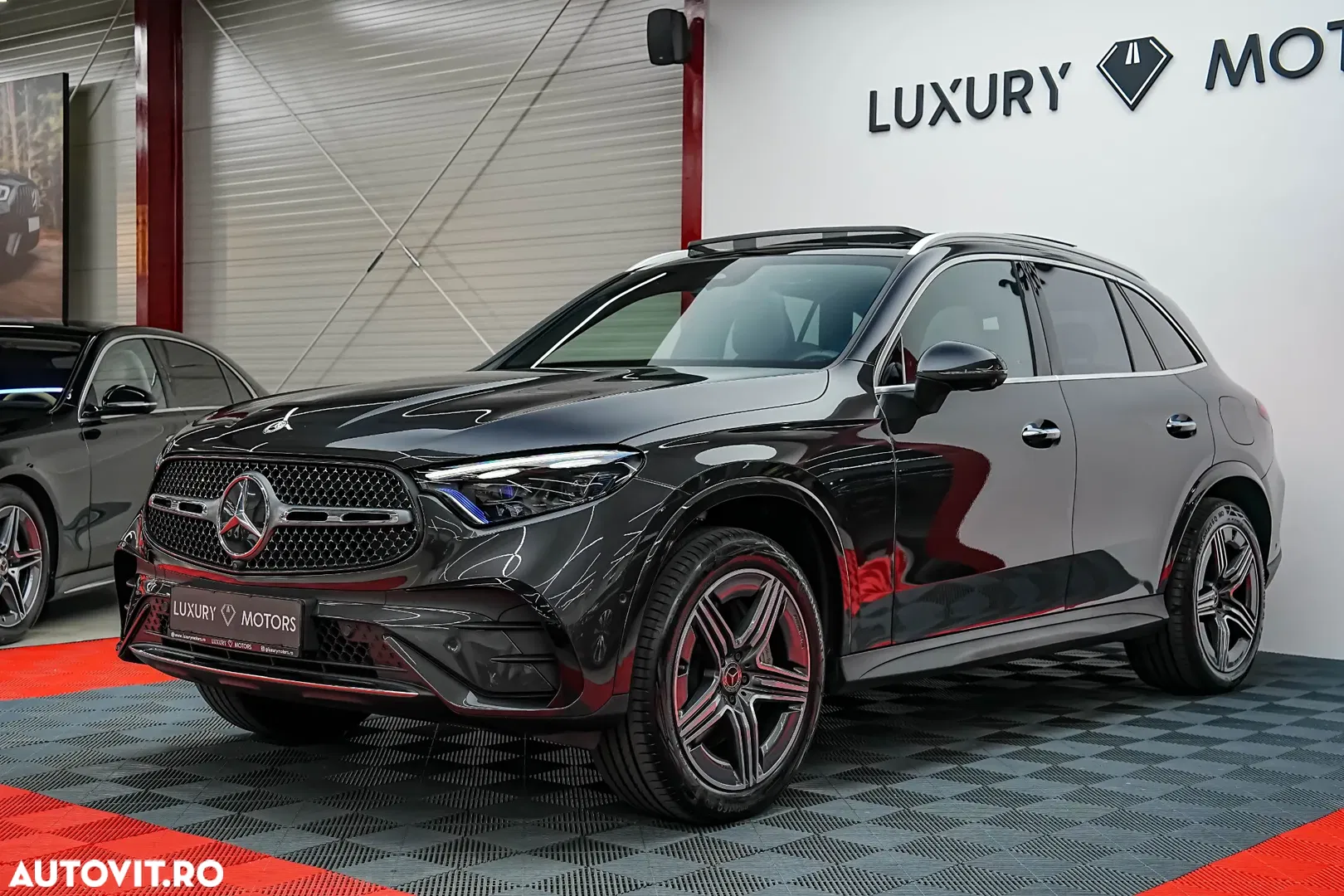 2023 Mercedes-Benz GLC 300 e 4Matic 9G-TRONIC, photograph 1