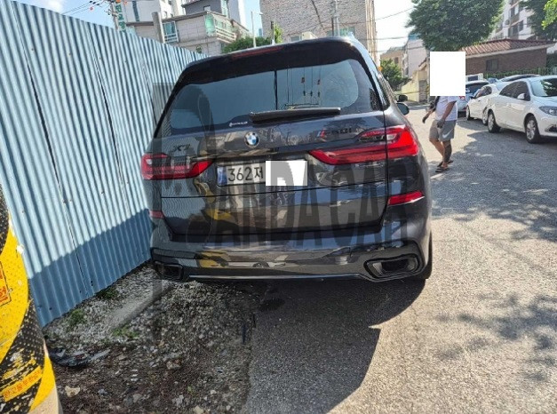 2022 BMW X7 xDrive40i, photograph 4
