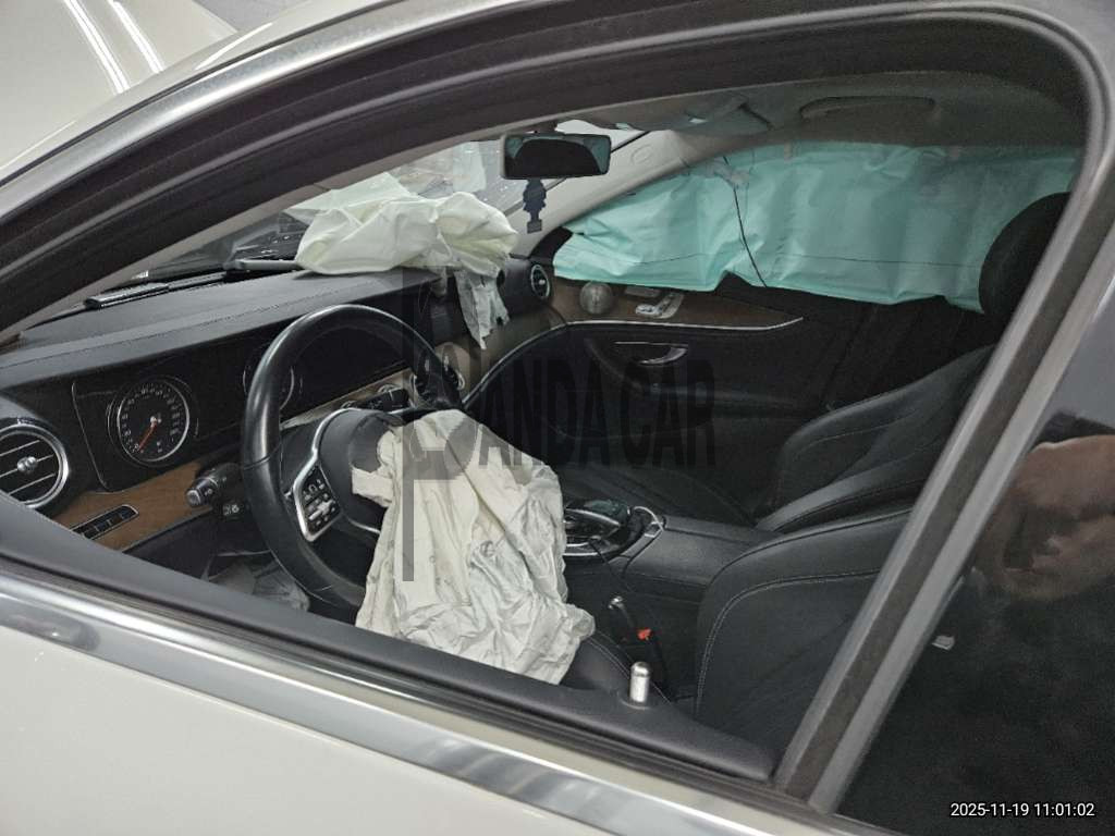 2019 Mercedes-Benz E220 d, photograph 2