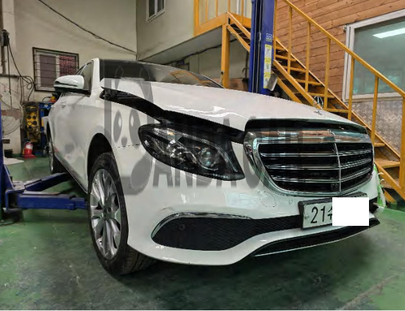2019 Mercedes-Benz E300 4Matic, photograph 2