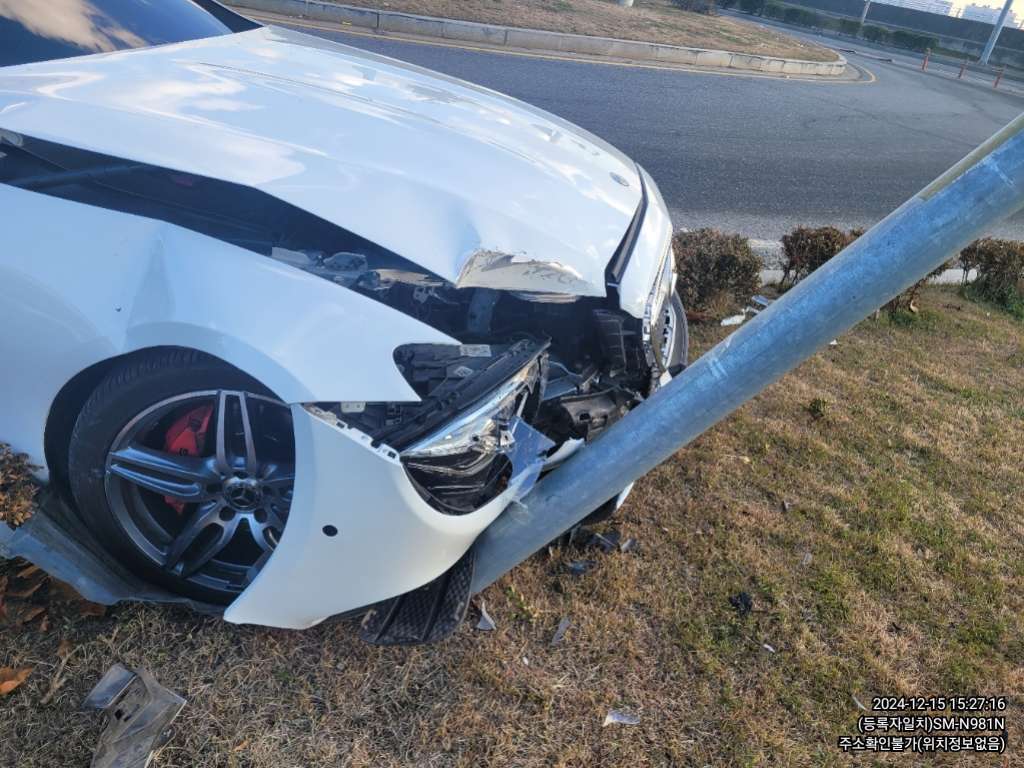 2019 Mercedes-Benz E220 d Coupe, photograph 3
