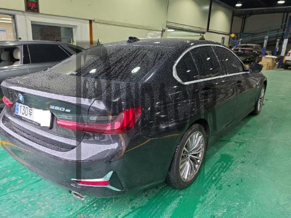 2022 BMW 320e, photograph 2