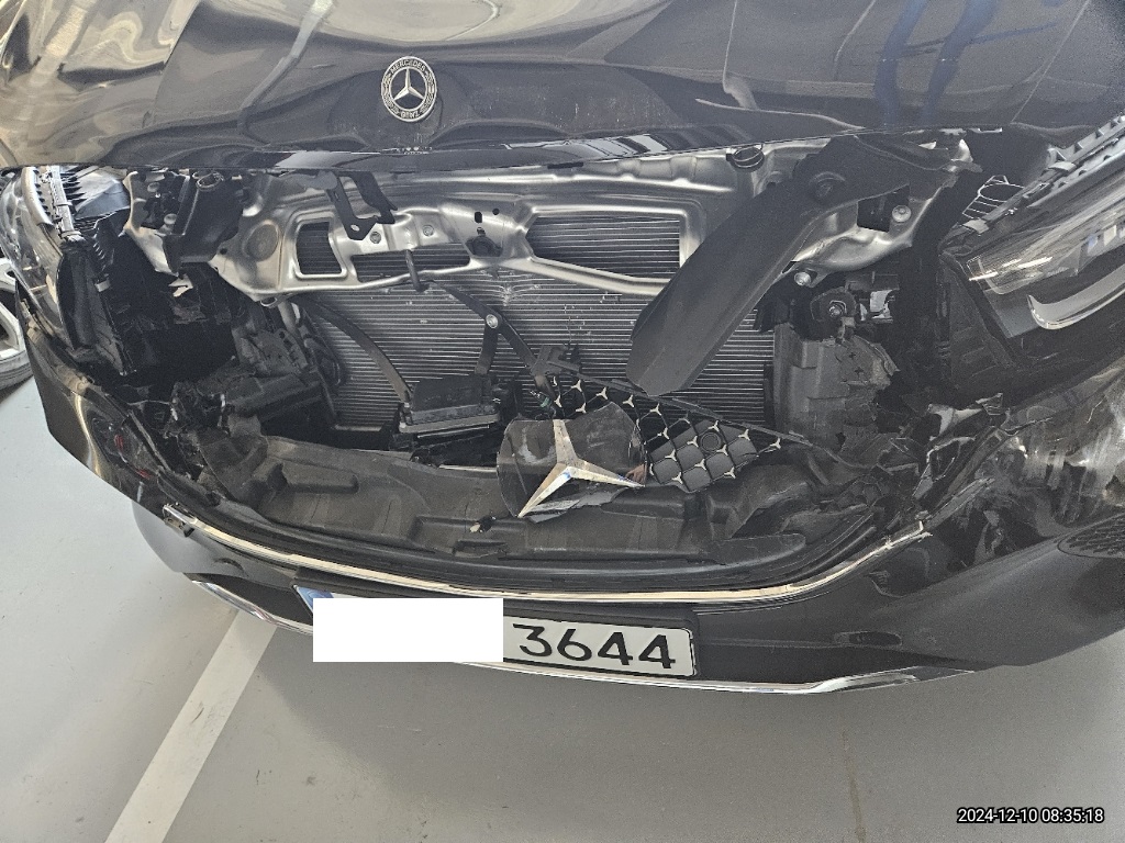 2024 Mercedes-Benz E 200, photograph 2