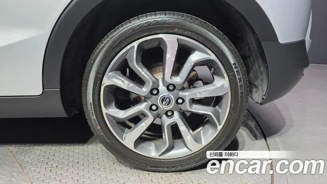 2015 KG_Mobility_Ssangyong TIBOLI LX 2WD, photograph 2