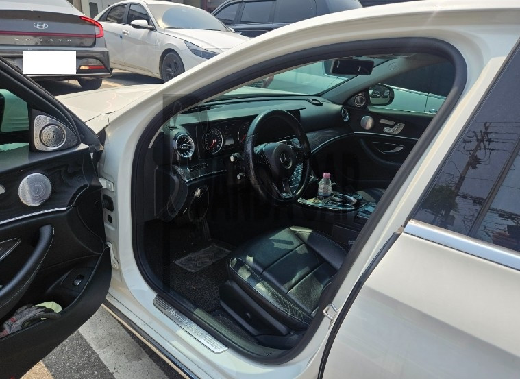 2017 Mercedes-Benz E220 d, photograph 2