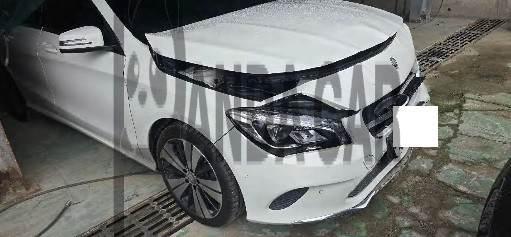 2017 Mercedes-Benz CLA250 4Matic, photograph 4