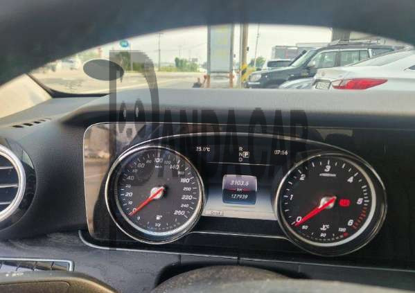 2017 Mercedes-Benz E220 d 4Matic 04ga9621, photograph 5
