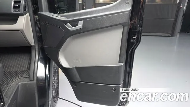 2020 Hyundai Solati 15-seater, photograph 8